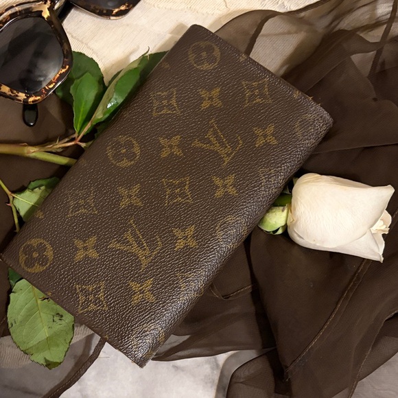 Louis Vuitton Brown Monogram Wallet - Picture 4 of 8